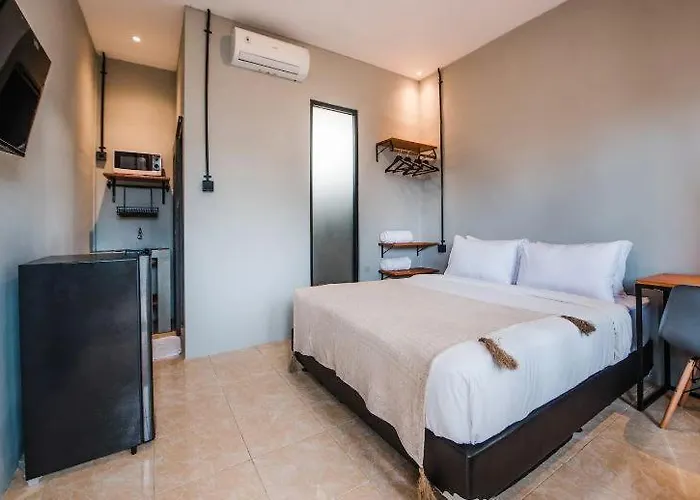 Apartments: + Kitchen/ Batu Bolong 4 チャングー